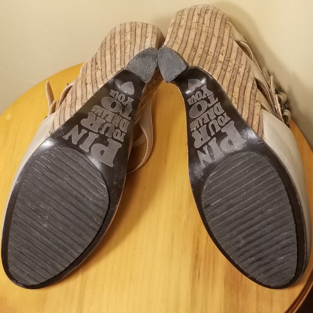 FLUEVOG Gray Farrah Sz 9.5 Adjustable Triple Strap Leather/Cork Wedge '70s Style - Picture 10 of 16